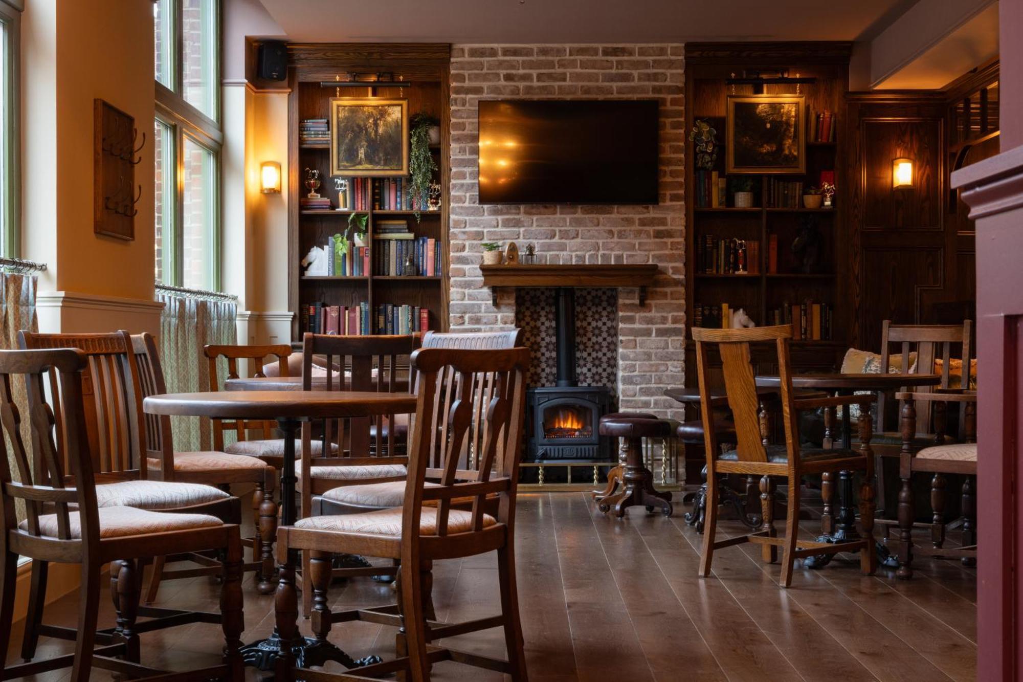 The Coat And Bear - A Heartwood Inn Нюбъри Екстериор снимка